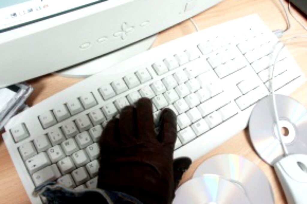 0-221199-front_hacker