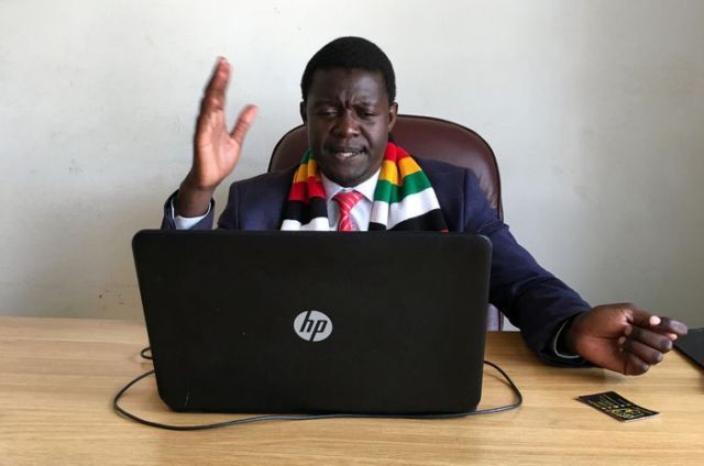 Un comedian batjocorește pe bună dreptate guvernul Zimbabwe, în ciuda fricii de represalii