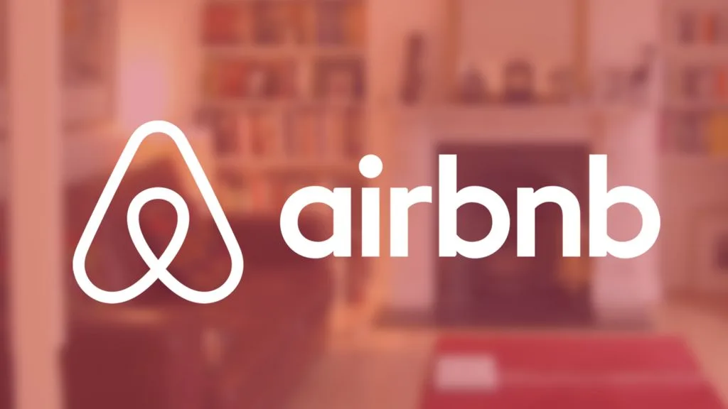 Airbnb angajează firma fostului designer Apple Jony Ive pentru un parteneriat de mai mulți ani