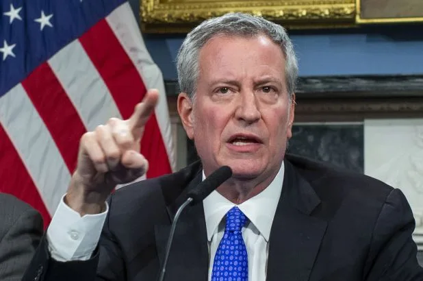 Bill de Blasio le cere locuitorilor New York-ului să poarte măşti când ies din case