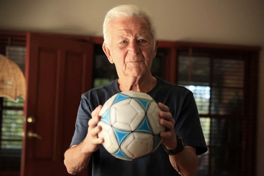 Peter Webster, fotbalistul renumit de 80 de ani, se pregătește să se retragă