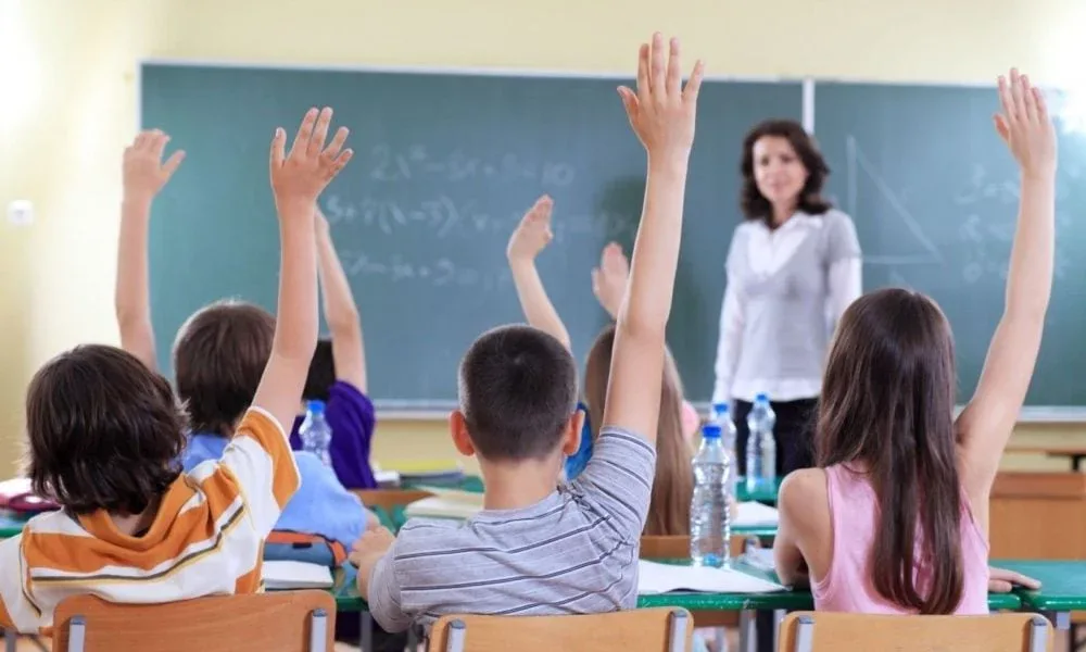Școlile trebuie închise ultimele. Nu am susținut vaccinarea obligatorie, dar testarea trebuie sprijinită este opinia lui Sorin Câmpeanu