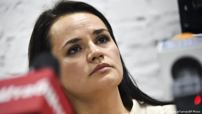 Liderul opoziției din Belarus fuge în străinătate după ciocniri sângeroase