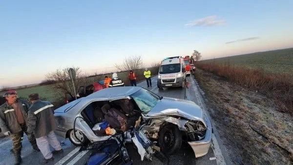 Doi morţi şi patru răniţi într-un accident rutier in Timiş