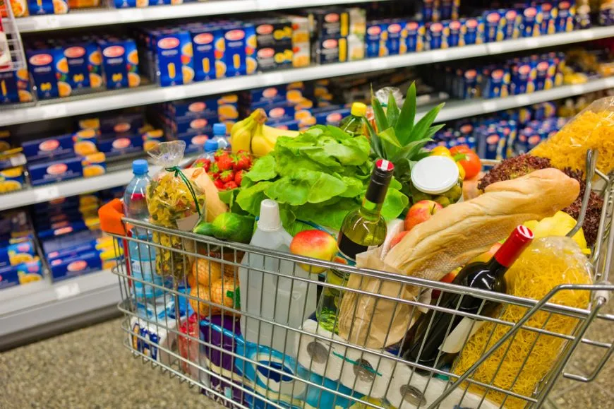 Sainsbury din  Marea Britanie avertizează cu privire la golurile de pe rafturi dacă legăturile de transport cu Europa nu sunt restabilite