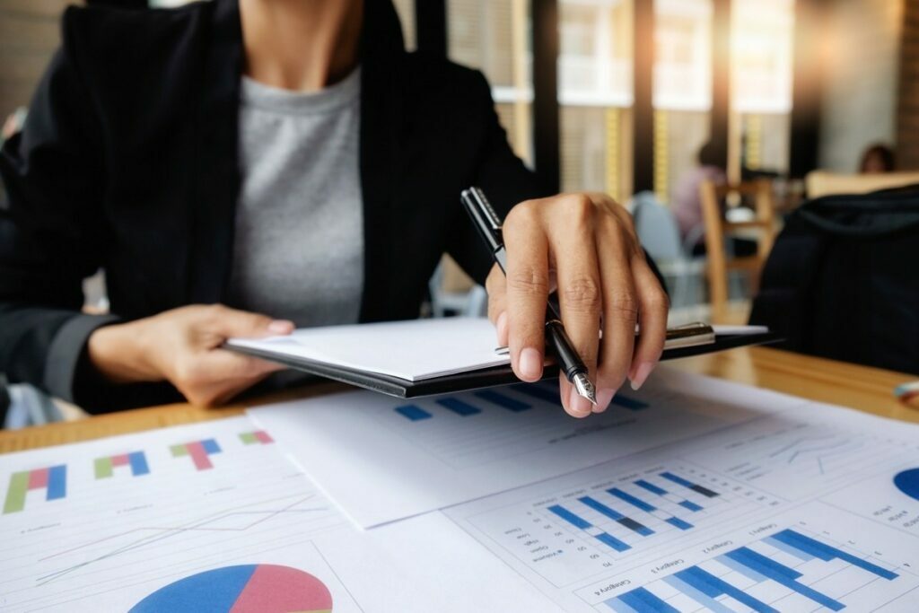 Birou-lucru-statistici-Freepik.com_
