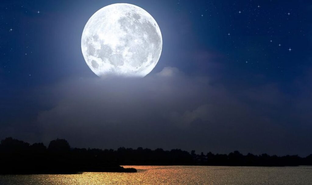 Cand-are-loc-prima-luna-plina-din-octombrie-2021