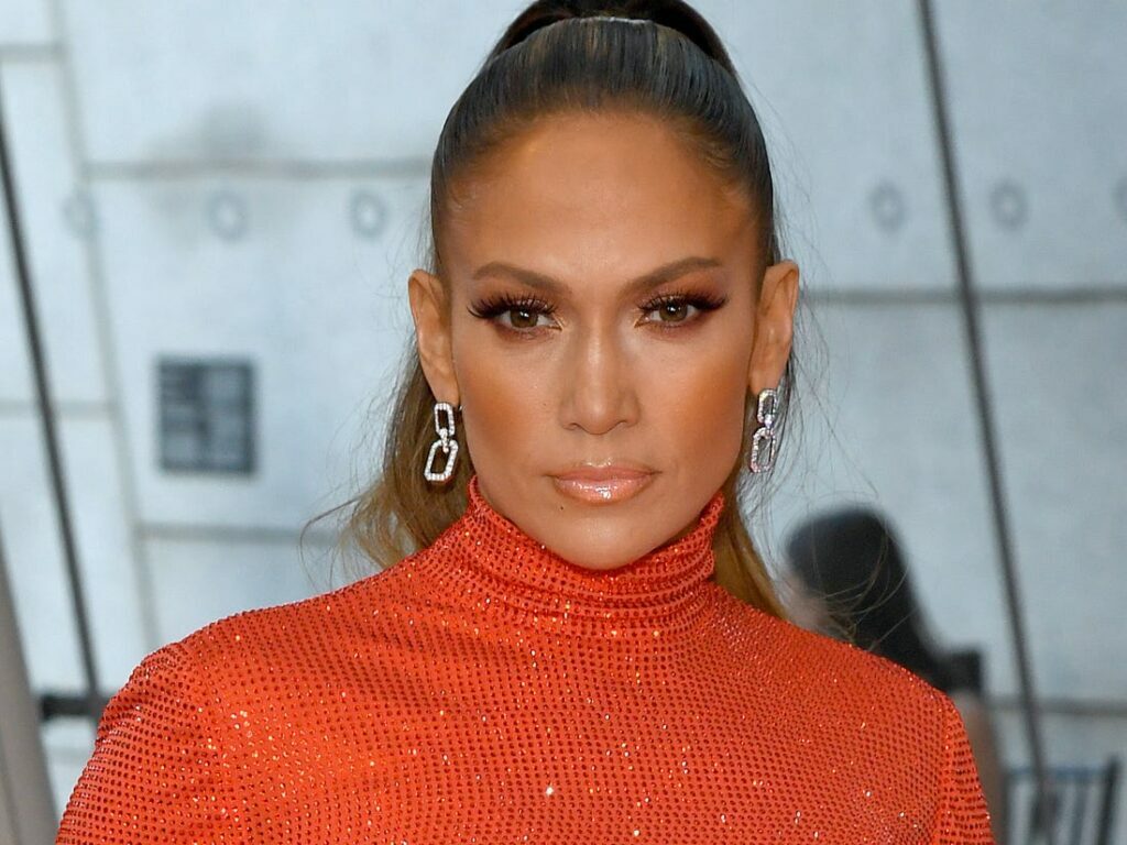 Cum-arata-Jennifer-Lopez-la-51-de-ani-complet-nemachiata.-Doar-apropiatii-o-vad-asa-pe-celebra-artista.-Foto
