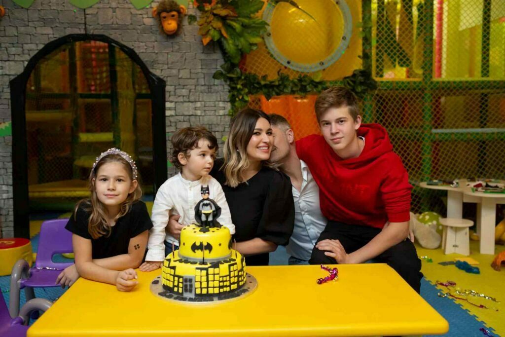 Ela-Craciun-si-familia