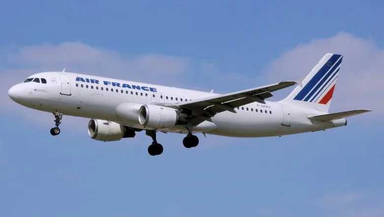 Pe aeroportul Roissy din Paris a fost găsit trupul neînsufleţit al unui băiat, în trenul de aterizare al unui avion