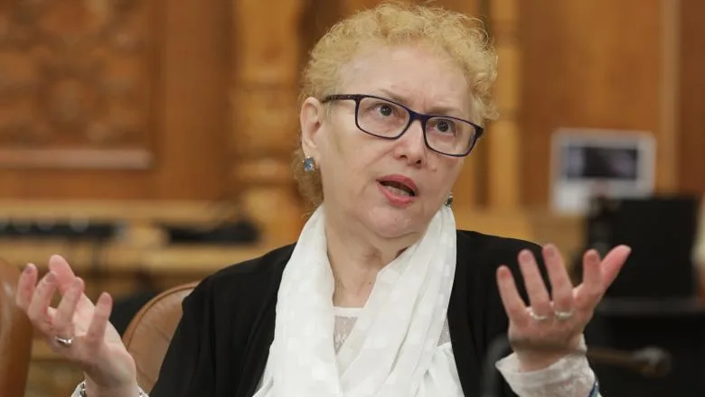 Avocatul Poporului cere Ministerului Educaţiei să clarifice ordinul privind şcoala online
