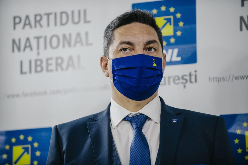 Sebastian-Busi_Consilier-General-si-Presedintele-Comisiei-pentru-Mediul-de-afaceri-comert-turism-si-protectia-consumatorilor-din-cadrul-Primariei-Municipiului-Bucuresti-scaled