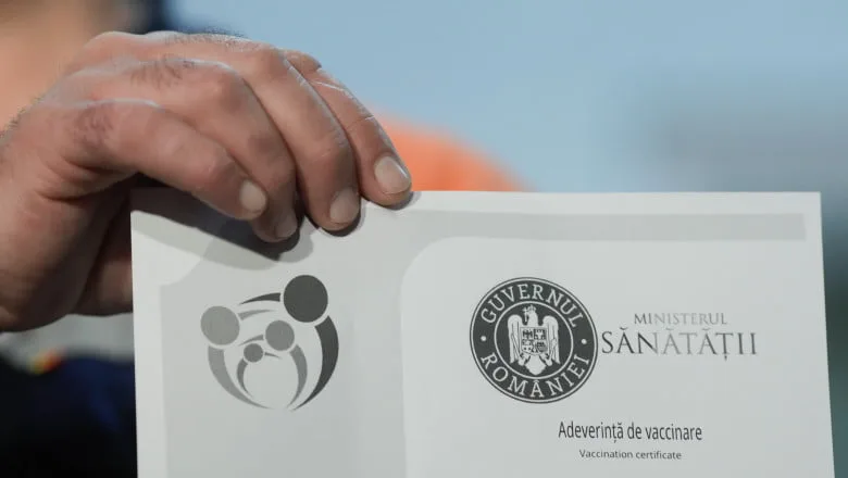 O asistentă care ar fi eliberat certificate de vaccinare false, reținută.