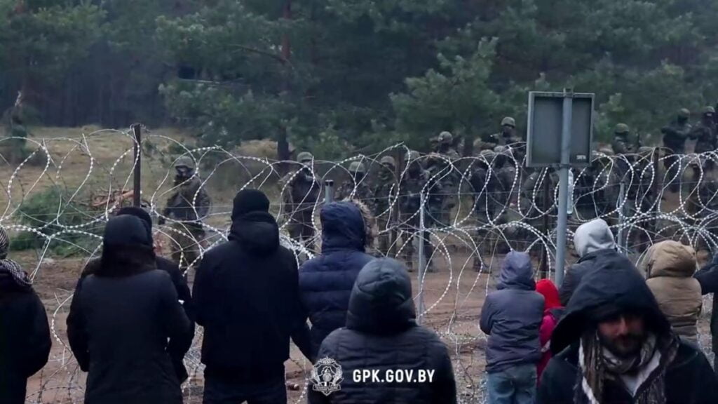 belarus-migranti-polonia-refugiati-gard-granita-frontiera-e1636804082368