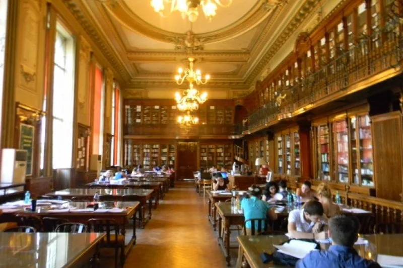 Simularea examenului de admitere la Facltatea de Medicină va fi susţinut online