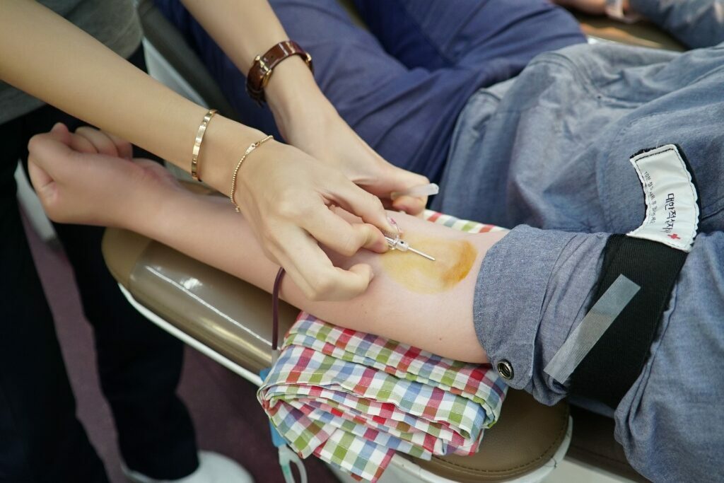 blood-donation-2603649_1920-1