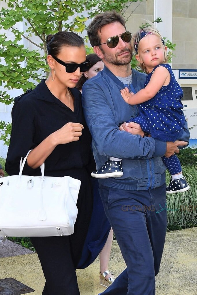 bradley_cooper_and_irina_shayk_arrive_with_their_daughter_lea_in_venice