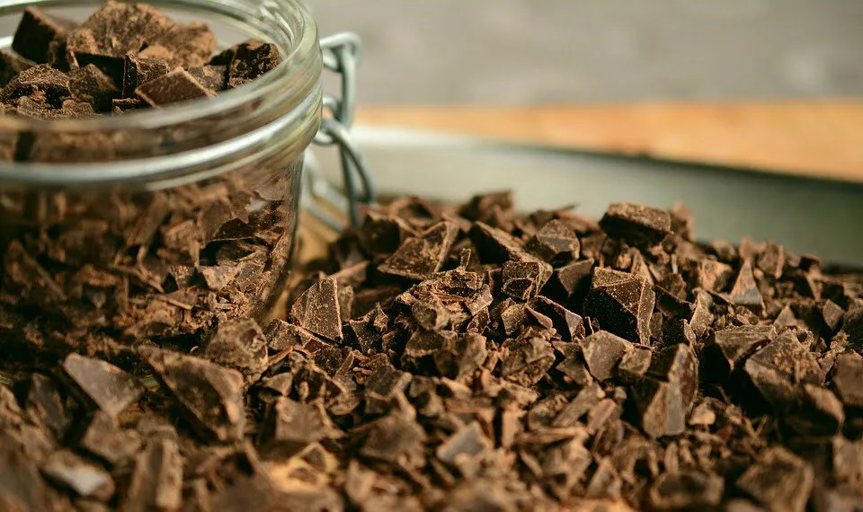 Vrei un abdomen de invidiat? Ciocolata îți sare în ajutor! Uite ce alimente trebuie să consumi pentru a scăpa de grăsimea de pe abdomen