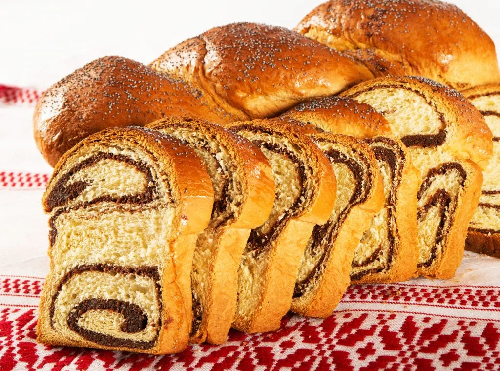 Câte calorii are o felie de cozonac. Câte felii avem voie să mâncăm, potrivit specialiștilor