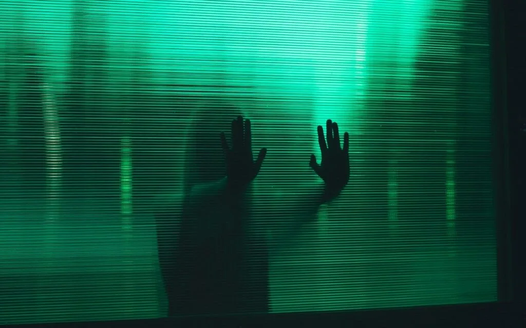 glass-3983411_1280
