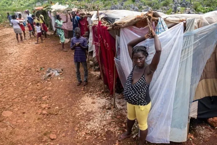 Copiii rămași singuri după cutremurul din Haiti, vânați de bandele de infractori