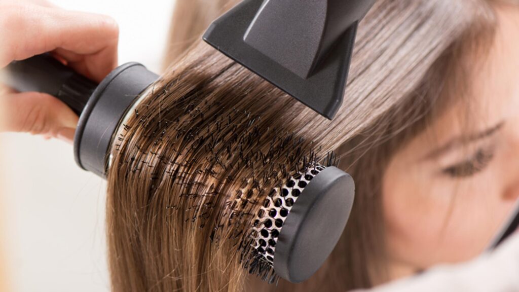 home-blowout-hair-drying-today-150408_2cec21158824b564f31ba9697b8d621b