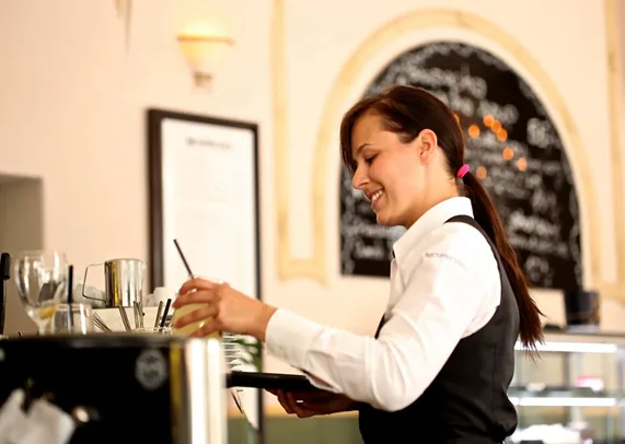 Pub-urile și restaurantele din Anglia vor avea ora de închidere la 22:00