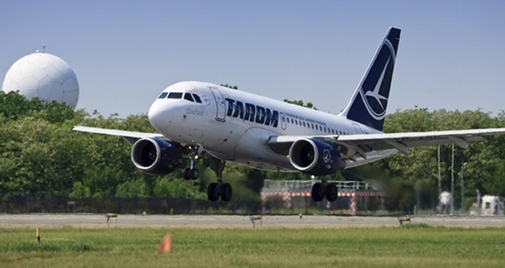 image-2018-04-13-22392348-70-aeronava-tarom