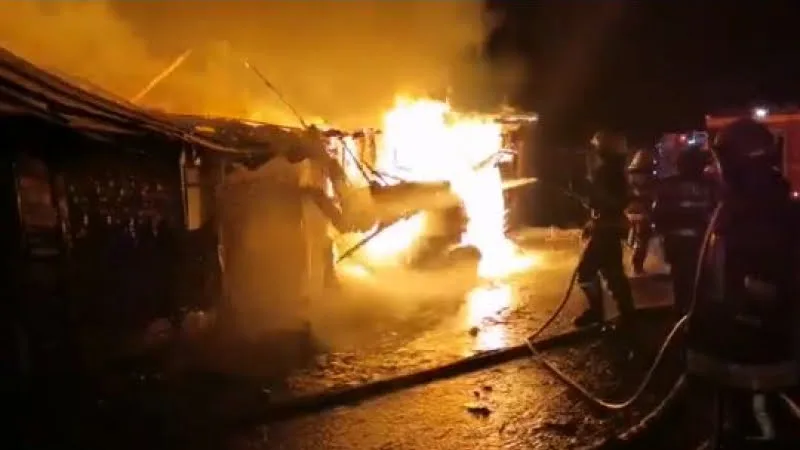 Guvernul anunţă că este pregătit să sprijine persoanele afectate de incendiul din Miercurea Ciuc