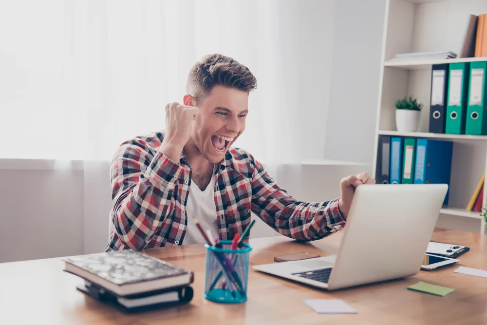 Un sfert dintre angajaţi speră că în 2021 vor fi promovaţi sau li se vor majora salariile