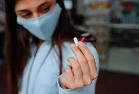 Au apărut două medicamente împotriva Covid-19. Ambele se utilizează în stadiile timpurii ale infecției și sunt pe bază de anticorpi monoclonali antivirali.