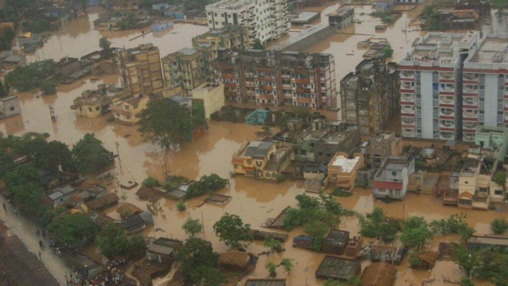mii-de-oameni-au-fost-evacuati-in-urma-inundatiilor-grave-din-brazilia-297966_42653200