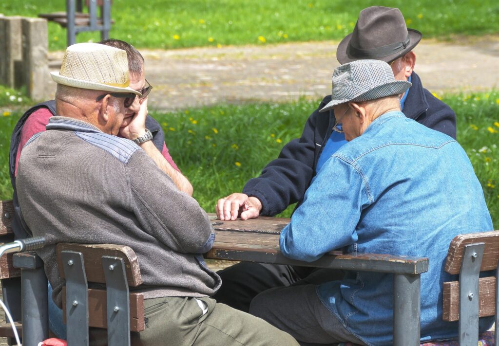 pensioners-3347948_1920