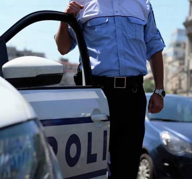 Bărbatul care ar fi lovit intenţionat cu maşina angajatul unei societăţi s-a prezentat la Poliţie