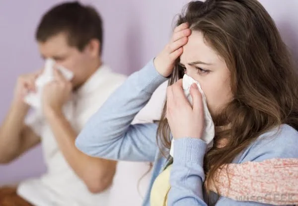 OMS deschide calea spre utilizarea extinsă a măştilor