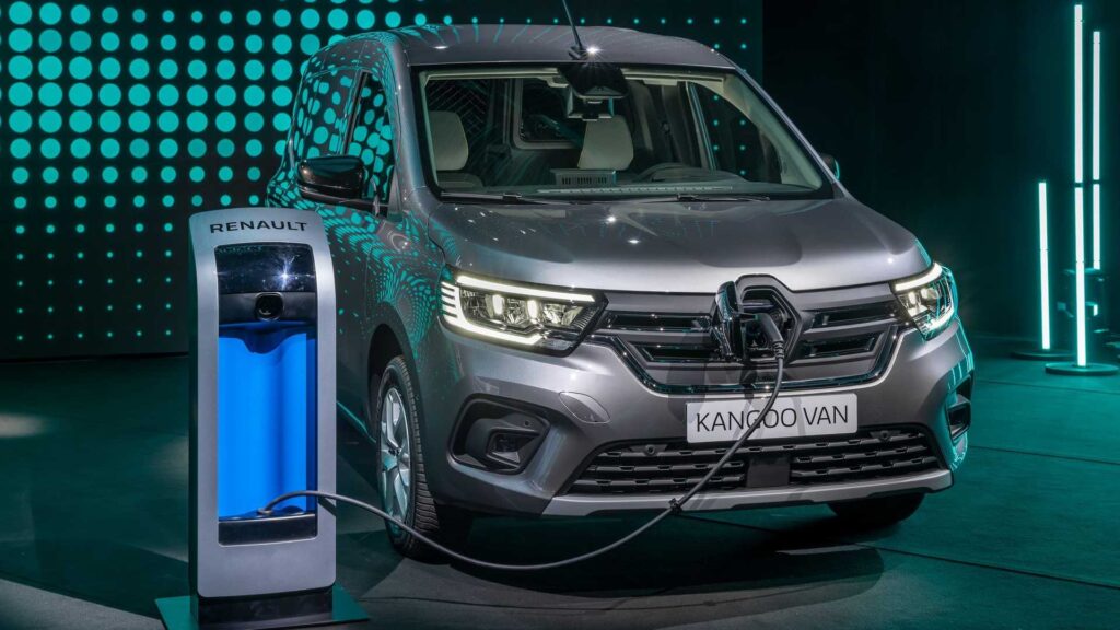 renault-kangoo-van-e-tech-electric-charging