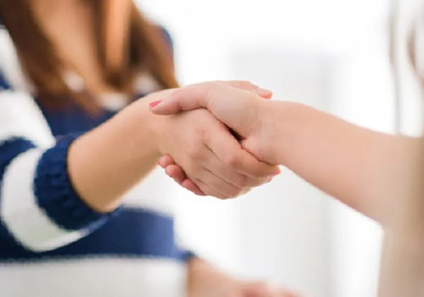 Care este diferența între un introvertit și un extrovertit?