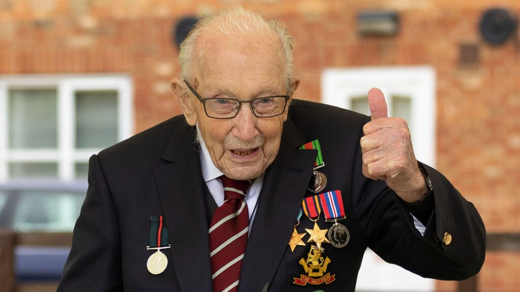 skynews-captain-tom-moore-knighted_4994490