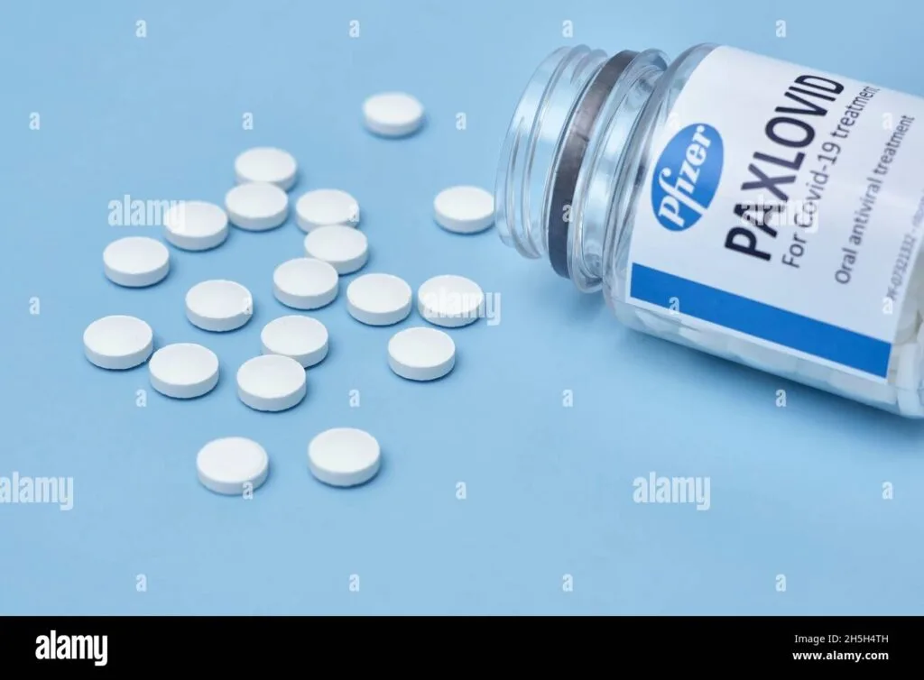 tashkent-uzbekistan-november-9-2021-new-paxlovid-pill-for-covid-oral-antiviral-paxlovid-pills-reduces-covid-19-risks-pfizers-paxlovid-lowers-2H5H4TH