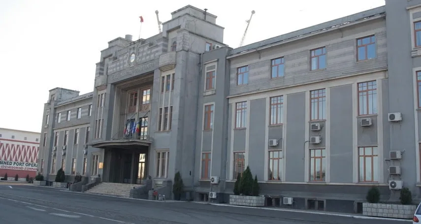 Constanţa: A fost semnat contractul pentru ranfluarea navei cu oi eşuată în noiembrie în Portul Midia