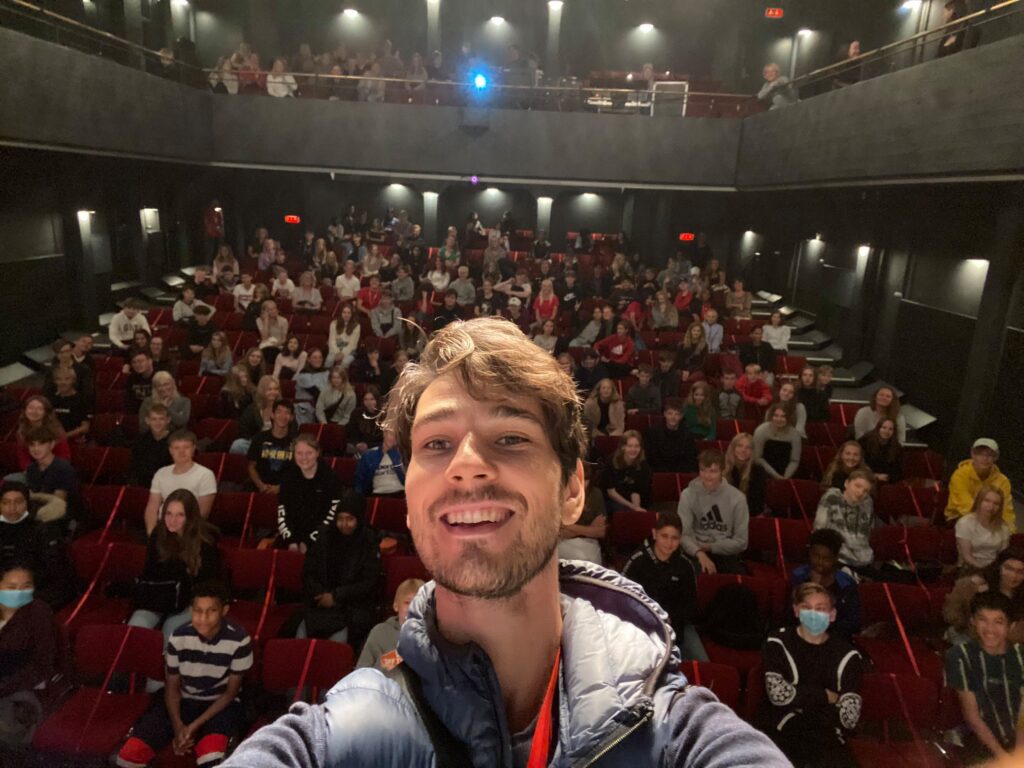 wnghel-damian-la-teatru