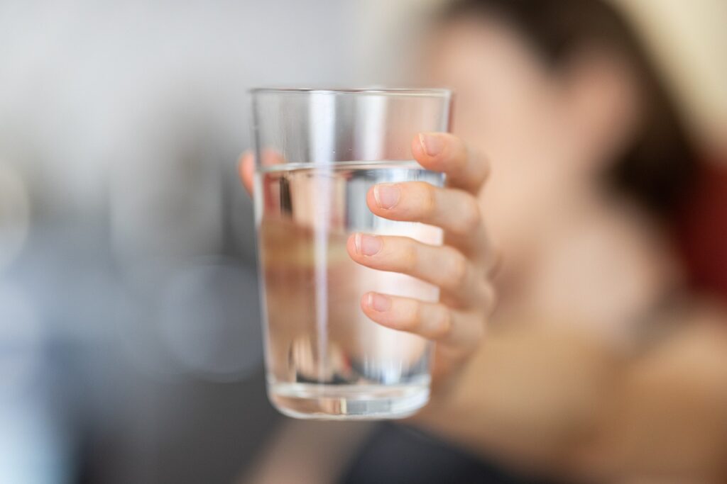 glass-g90648f01f_1280