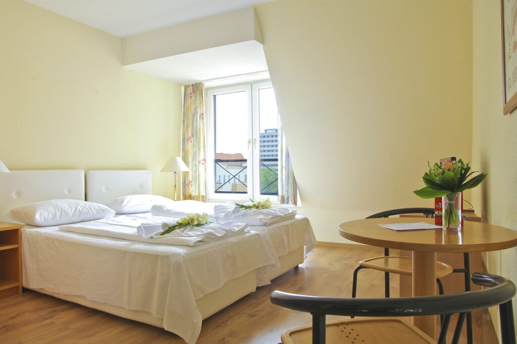 hotel-g4980ba48a_1280