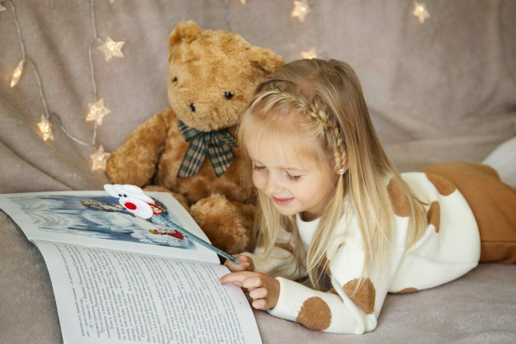 Little,Girl,Lying,On,The,Couch,At,Home,And,Reading