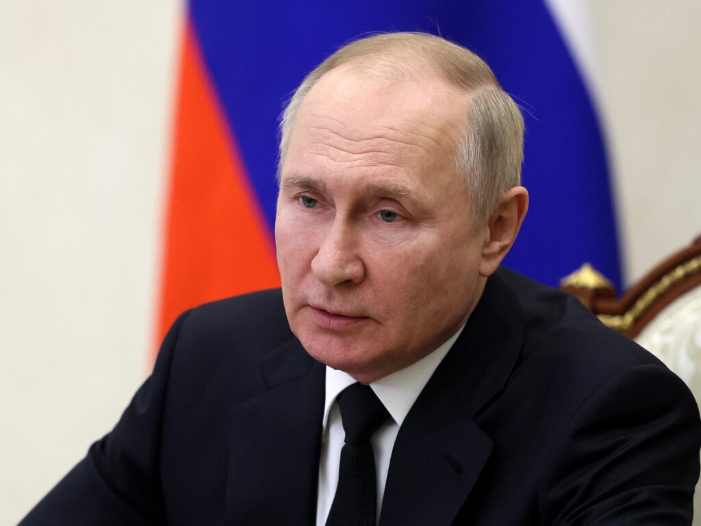 Putin le spune șefilor apărării să facă mai mult pentru
