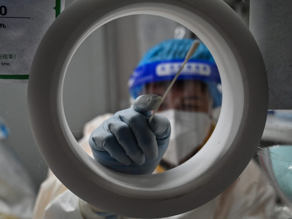 Confuzia și anxietatea în China, pe măsură ce COVID-ul draconian