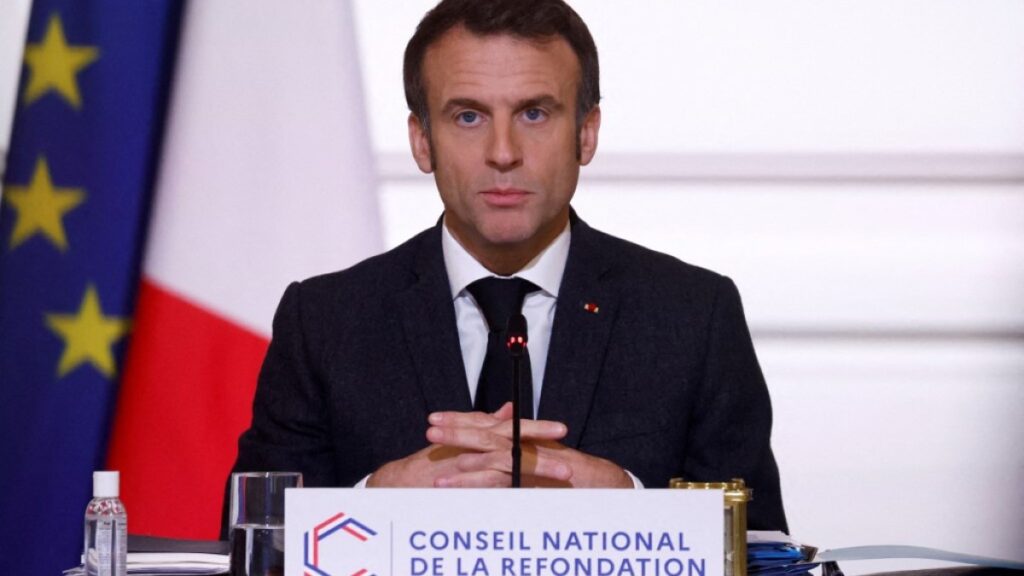 Macron amână revizuirea pensiilor franceze denunțate de sindicate | Știri