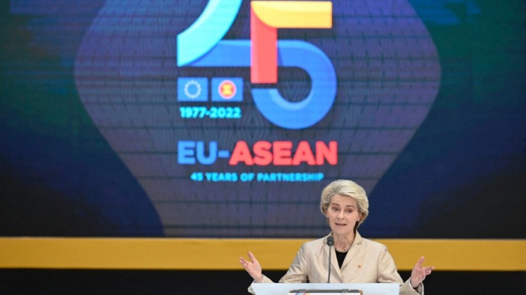 UE se angajează să investească 10 miliarde de dolari în