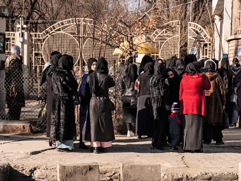 Turcia, Arabia Saudită condamnă interdicția talibanilor asupra universităților pentru femei