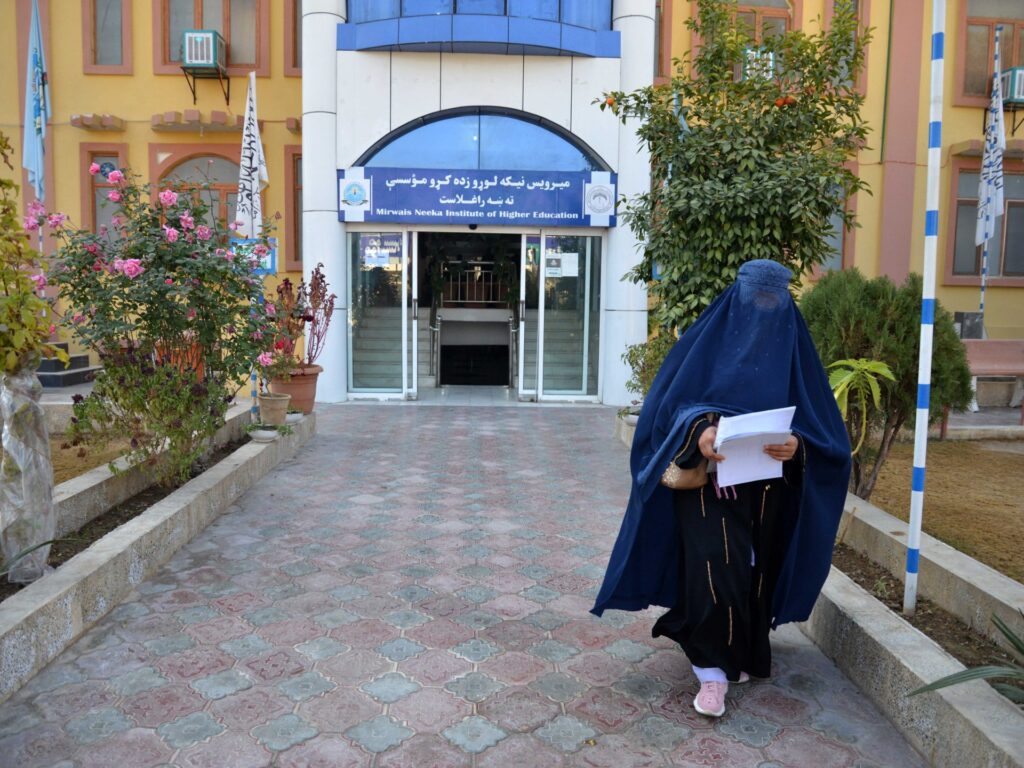 Cronologie: represiunea talibanilor asupra educației și drepturilor femeilor afgane |